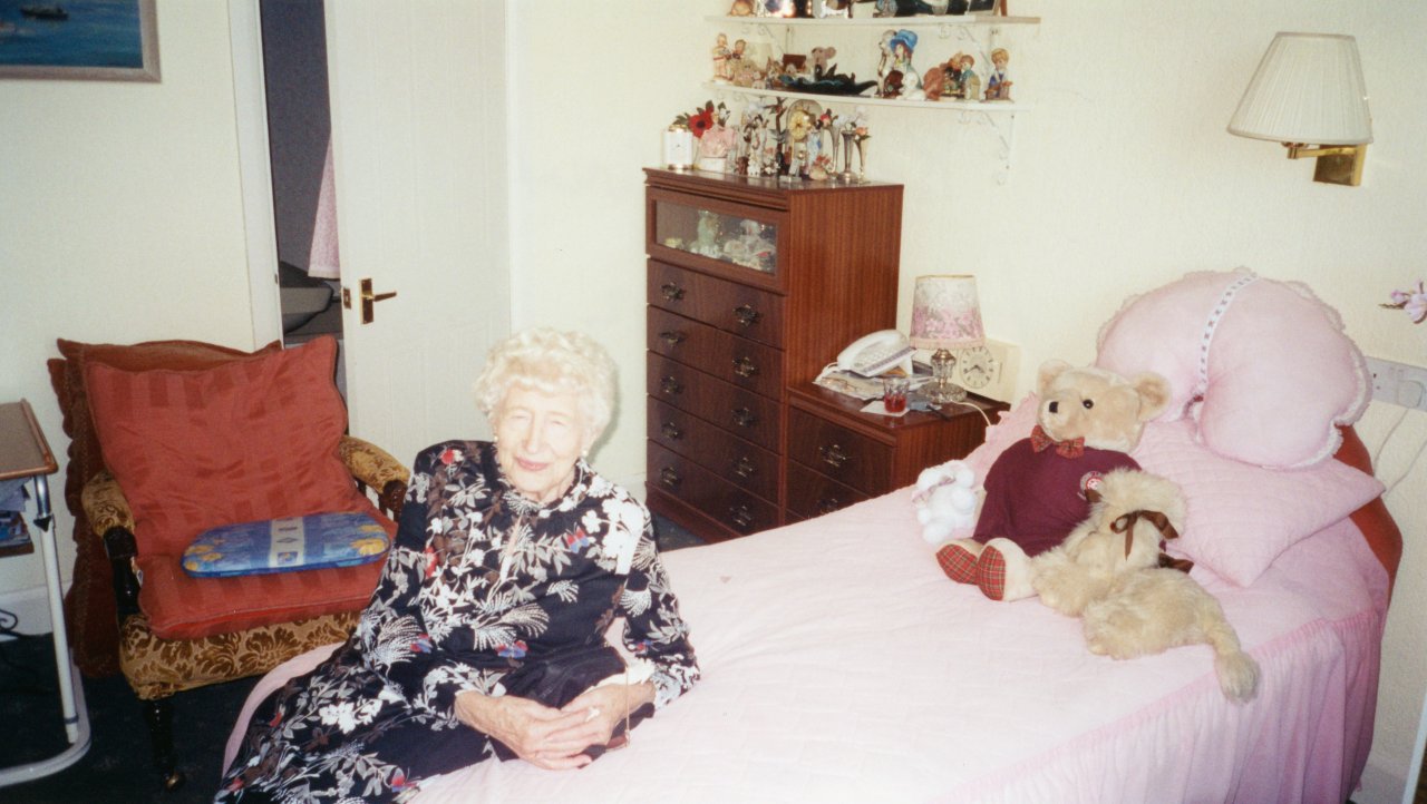 Adrians Mom in assisted living- Bascombe Court- Aug 2002